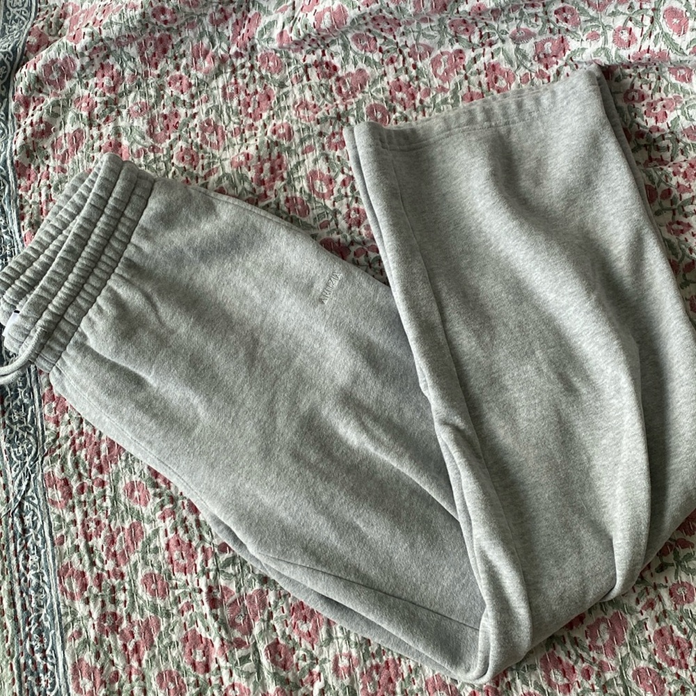 Aritzia boyfriend sweatfleece sweatpants